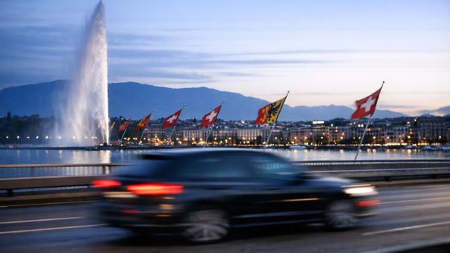 Découvrez comment un film de sécurité innovant a permis de protéger un commerce à Genève, assurant la sécurité des locaux et la tranquillité des propriétaires.