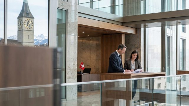 la suisse renforce ses mesures et stratégies pour lutter efficacement contre le crime organisé, assurant ainsi plus de sécurité et de justice dans le pays.