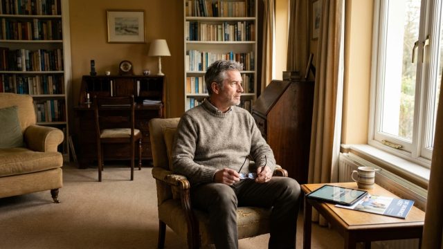 découvrez pourquoi l'assurance-vie est un partenaire essentiel pour préparer votre retraite et quand il est temps de réévaluer cet atout financier.