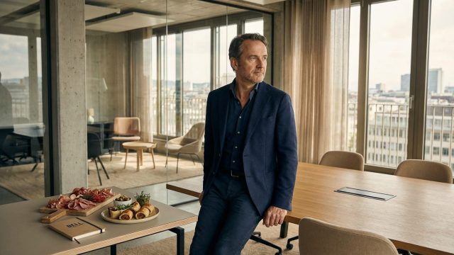 le patron de bell déclare que les alternatives végétales à la viande restent un marché de niche, soulignant les défis et opportunités dans le secteur alimentaire.
