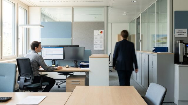 analyse de l'efficacité du dispositif d’assignation dans les emplois publics à genève, en suisse, face aux enjeux actuels et aux défis organisationnels.