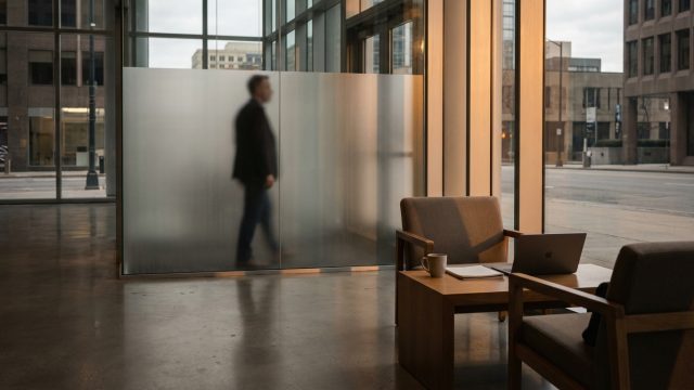 à valence, sept personnes ont été arrêtées pour avoir kidnappé un citoyen suisse afin d'exiger des cryptomonnaies en rançon.