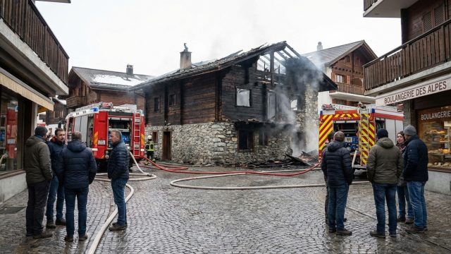 découvrez les détails de l'incendie à crans-montana et comment axa annonce une couverture d'assurance limitée pour les sinistrés, suscitant inquiétudes et débats.