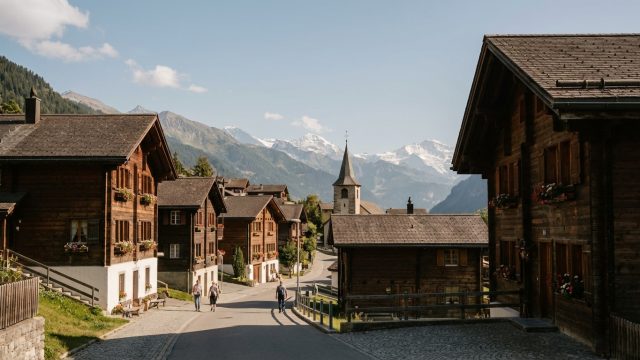 attention aux vidéos sorties de leur contexte prétendant montrer l'incendie de crans-montana : soyez vigilants et vérifiez les sources avant de partager.