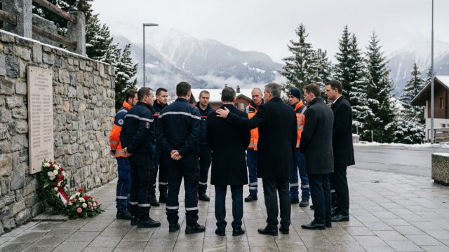tragédie à crans-montana : un jeune suisse succombe à ses blessures, portant le nombre total de victimes à 41. retrouvez toutes les informations sur cet événement tragique.