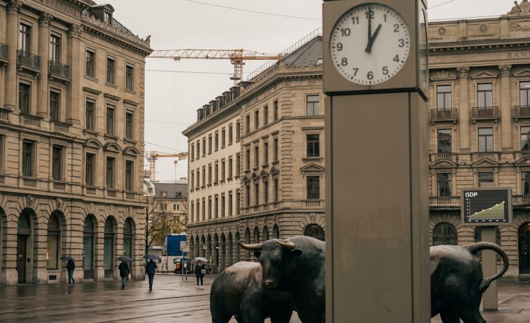 le conflit au moyen-orient impacte fortement l'économie suisse, ralentissant la croissance à 1 % et posant des défis majeurs pour les secteurs clés.