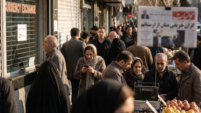 analyse des répercussions du conflit en iran sur l'économie mondiale, mettant en lumière les risques et les tensions actuelles.
