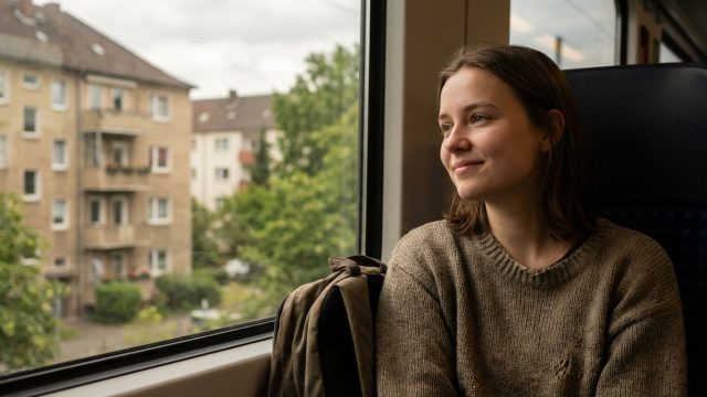 découvrez pourquoi un jeune allemand sur cinq envisage d'émigrer et explorez les causes et conséquences de ce départ massif.