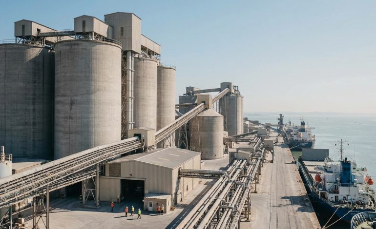 La cimenterie du port de Montoir obtient l’autorisation préfectorale sous conditions strictes
