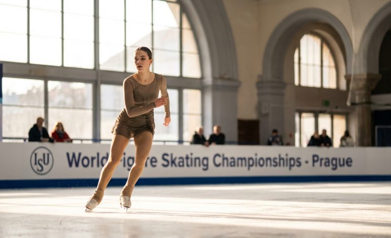 découvrez comment les mondiaux de patinage artistique à prague apportent une bouffée d'air frais et réveillent la passion des fans après le creux émotionnel des jeux olympiques.