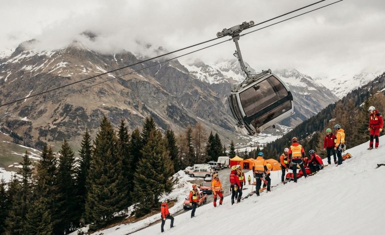 un accident tragique de télécabine dans une station de ski suisse a causé la mort d'une personne. découvrez les détails de cette tragédie sur tf1 info.