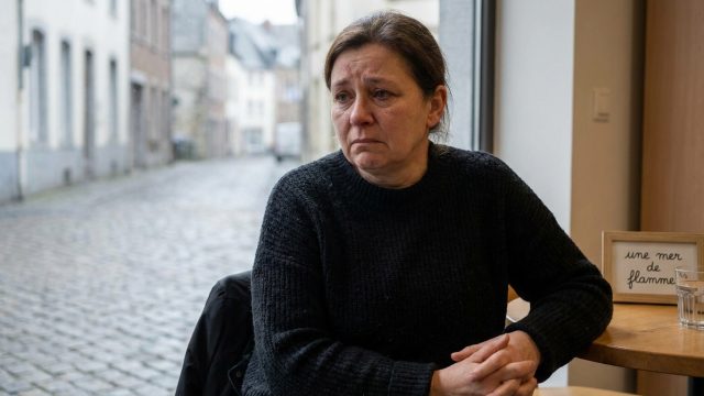 découvrez le témoignage poignant d'une survivante de l'incendie dévastateur dans une boîte de nuit près de strasbourg, raconté dans « une mer de flammes ».