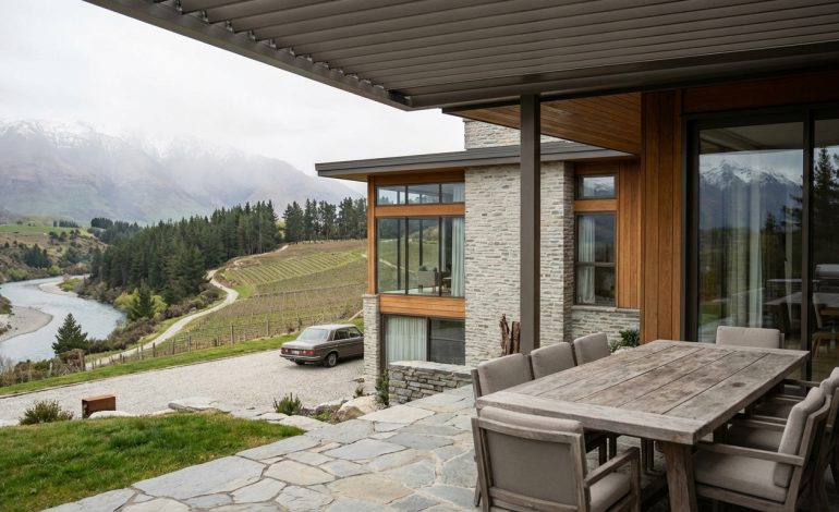 découvrez l'élégance de l'immobilier sur mesure entre la suisse et la france. vivez le luxe absolu grâce à des biens exclusifs alliant raffinement et emplacement privilégié.