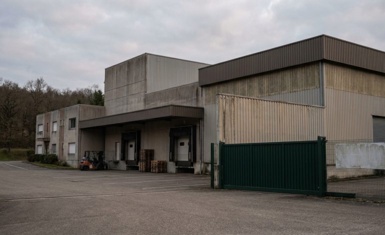 l'usine utz france dans l'ain suspend temporairement ses activités face à la hausse spectaculaire des coûts de l'énergie, impactant l'industrie locale.
