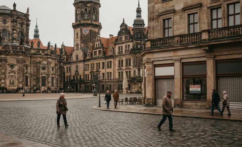 découvrez quels pays de l'union européenne pourraient voir jusqu'à 12 % de leur population disparaître d'ici 2100, et les enjeux du déclin démographique en europe.