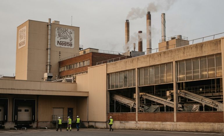 Nestlé, mastodonte de l’agroalimentaire, poursuit son processus de réduction d&rsquo;activité en France