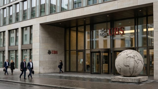 découvrez les nouvelles règles en suisse concernant les exigences de fonds propres d’ubs et leur impact potentiel sur la banque.