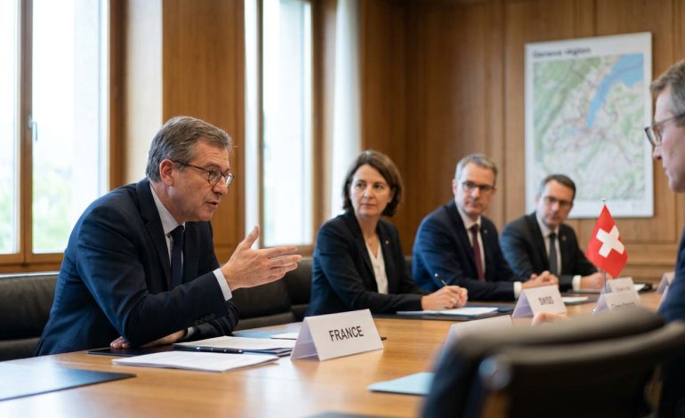 le ministre français du travail accentue ses efforts pour lutter contre le chômage des frontaliers en suisse, renforçant la coopération et les mesures bilatérales.