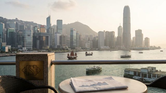 découvrez comment hong kong dépasse la suisse pour devenir la nouvelle capitale mondiale de la gestion de fortune, symbolisant un tournant majeur dans la finance internationale.