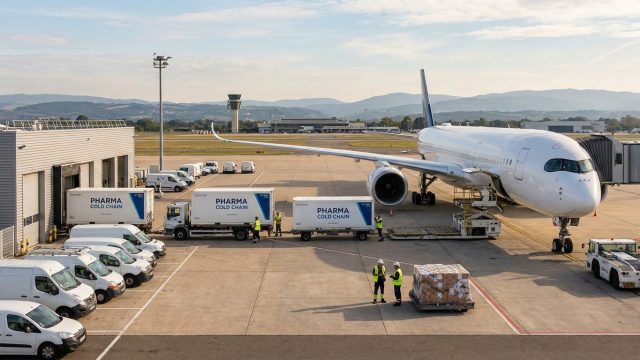 l’aéroport saint-exupéry mise sur le développement du fret pharmaceutique pour redynamiser son trafic en déclin, renforçant ainsi son rôle stratégique dans le transport de marchandises sensibles.