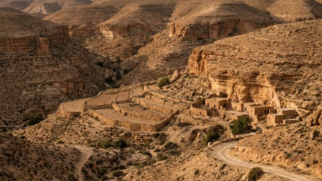 découvrez le dahar en tunisie, un géoparc d’exception reconnu par l’unesco pour sa richesse géologique unique et son patrimoine naturel remarquable.