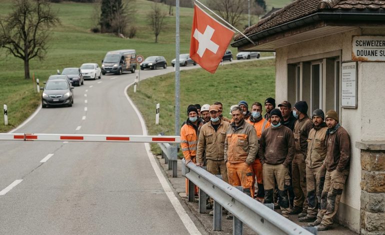 découvrez pourquoi la suisse envisage une fermeture majeure de ses frontières, empêchant certains travailleurs de se déplacer, et les raisons derrière cette décision controversée.