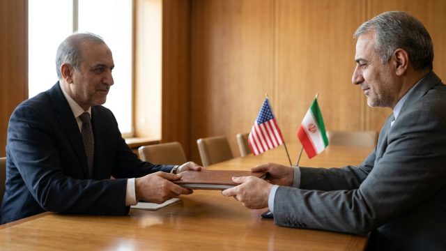 découvrez les points essentiels de l'accord de paix imminent entre téhéran et washington, marquant une étape cruciale dans le conflit en iran.
