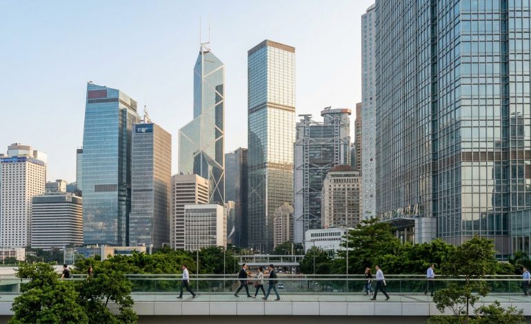 découvrez comment hong kong a surpassé la suisse pour devenir le premier centre mondial de gestion de fortune, renforçant ainsi son rôle clé dans le secteur financier international.