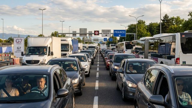 grand genève : le g7 entraîne un chaos attendu dans la circulation des frontaliers ce lundi 15 juin, impactant fortement les déplacements transfrontaliers.