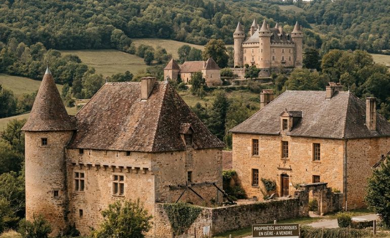 Immobilier d&rsquo;exception en Isère : À la découverte des châteaux, maisons fortes et manoirs qui séduisent