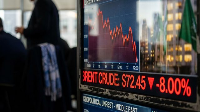 le prix du brent pourrait chuter de 8 % cette semaine en raison des tensions croissantes entre israël et le hezbollah, impactant les marchés pétroliers mondiaux.