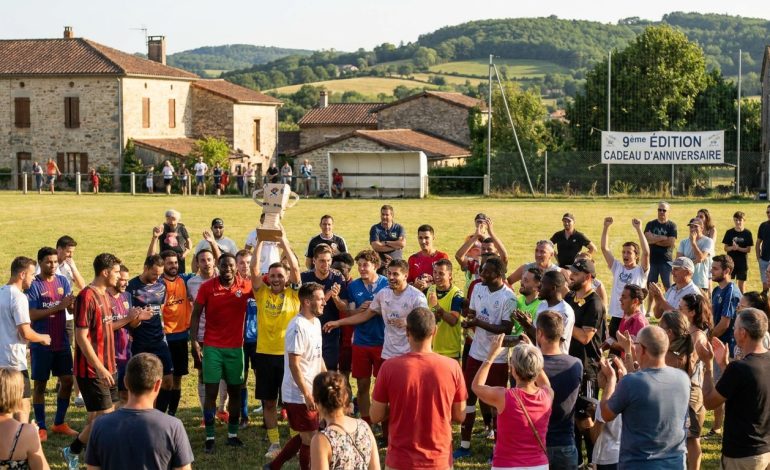 à paziols, un simple cadeau d'anniversaire a donné naissance à un tournoi de football qui, neuf ans plus tard, réunit toujours la communauté locale dans une ambiance festive et conviviale.