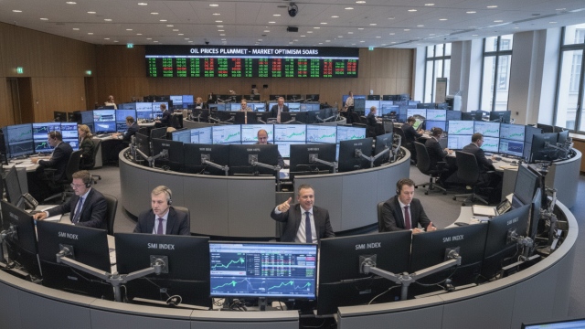 le smi de la bourse de zurich termine en hausse, porté par une forte baisse des prix du pétrole, favorisant un climat de marché optimiste.