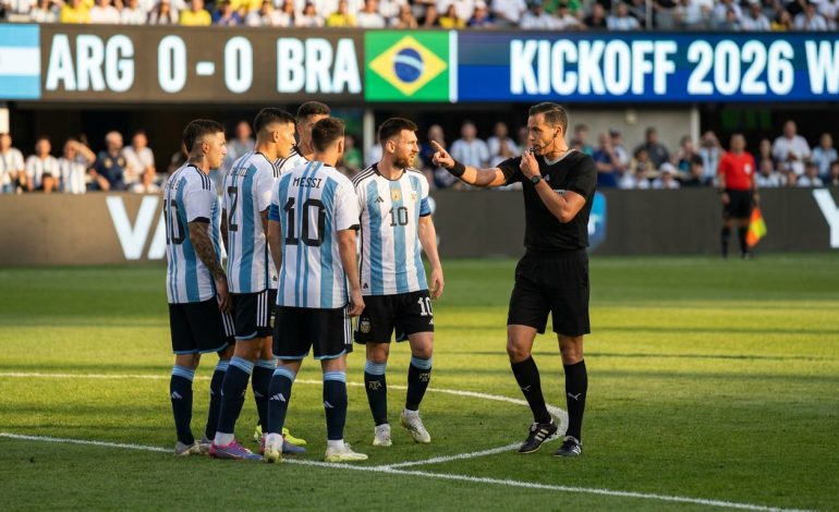 découvrez si l'argentine profite réellement d'un favoritisme arbitral depuis le début de la coupe du monde 2026, à travers une analyse approfondie des décisions clés et des controverses.