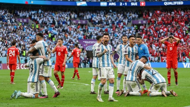 découvrez comment l'argentine a assuré sa qualification pour la coupe du monde 2026 grâce à une victoire inattendue contre la suisse.