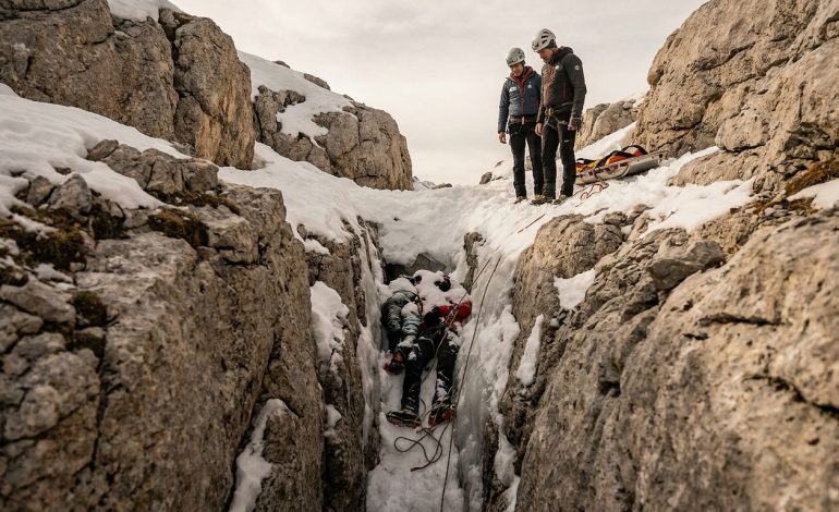 Tragédie dans les Alpes italiennes : deux alpinistes roumains découverts sans vie dans une crevasse à seulement 20 mètres