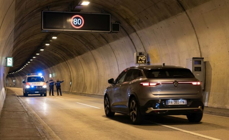 Un automobiliste français flashé à 140 km/h dans un tunnel suisse limité à 80 : des conséquences sévères en perspective