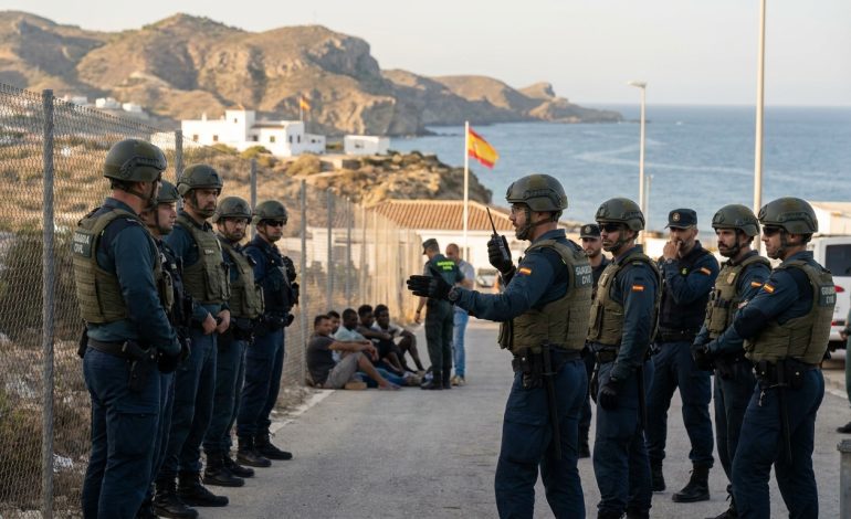 découvrez comment la force frontière d'intervention rapide est déployée à ceuta pour gérer efficacement la crise migratoire actuelle et assurer la sécurité aux frontières.