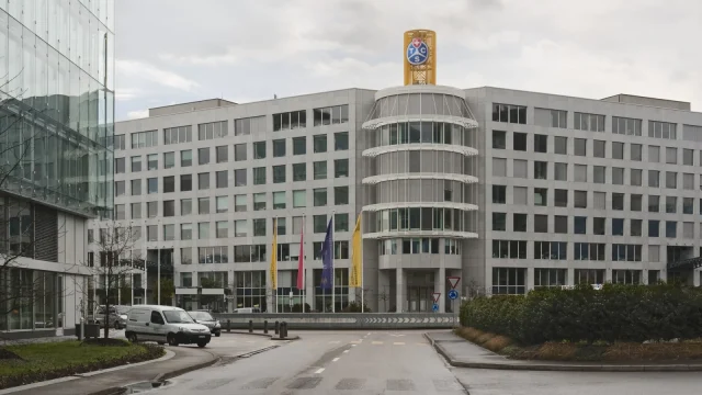 Immeuble de bureaux à Vernier, siège de L'Oréal Suisse à Genève.