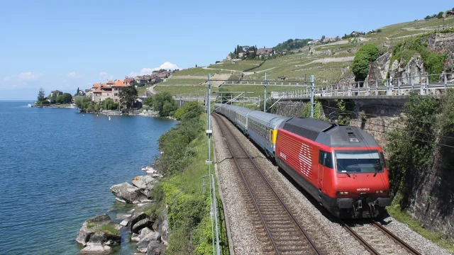 Train rouge des CFF cir